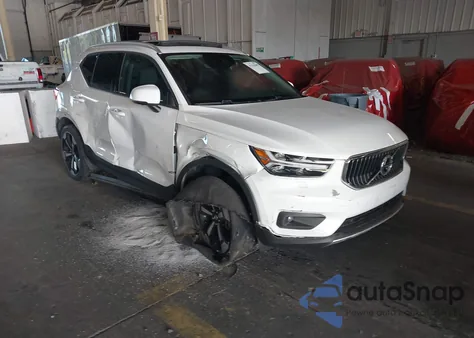 2020 Volvo Xc40 T5 Momentum z USA, uszkodzony, nr VIN YV4162UK4L2275919